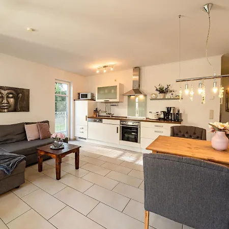 Duenenresidenz Koenigin Augusta - 04 Mit Balkon