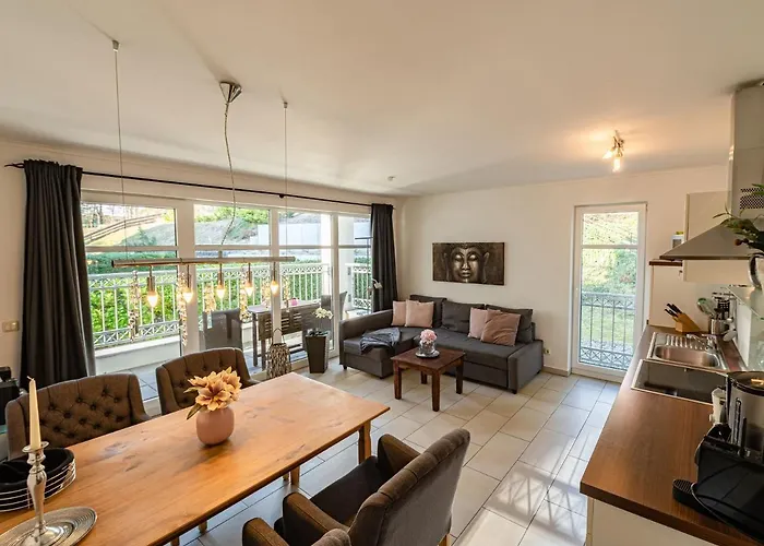 Villa Duenenresidenz Koenigin Augusta - 04 Mit Balkon Binz