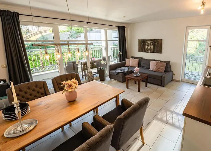 Villa Duenenresidenz Koenigin Augusta - 04 Mit Balkon